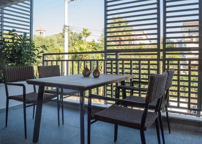 Eco Residences & トロニ