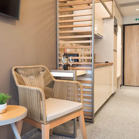 Хотел Eco Residences & 4*